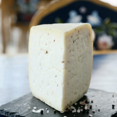 BRÂNZĂ MATURATĂ DE OAIE- Ferma Bârsan